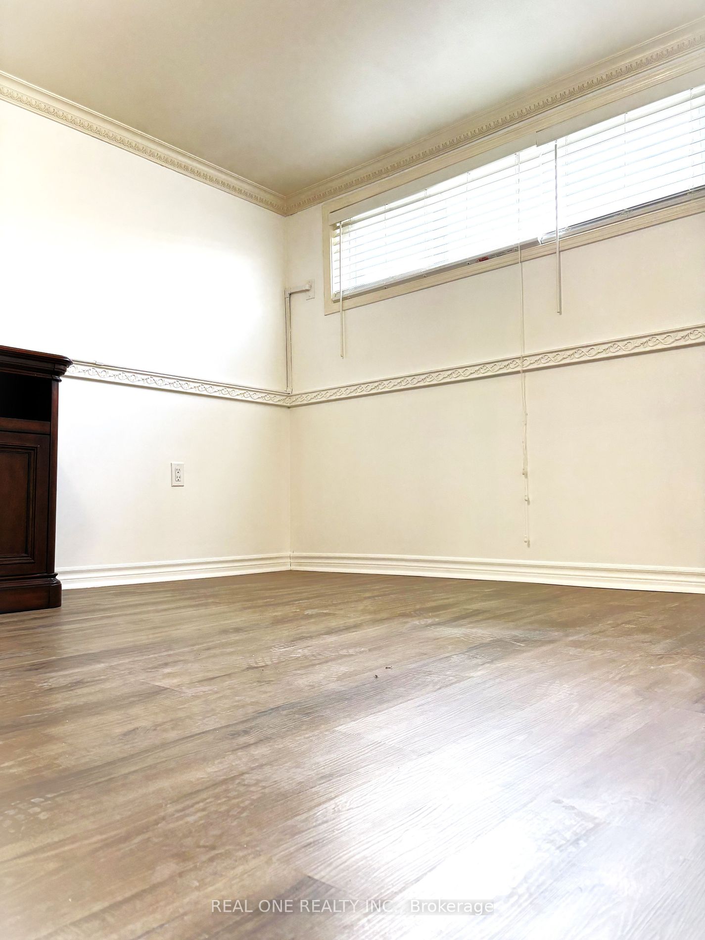 3406 Ellengale Dr Property Photo 9
