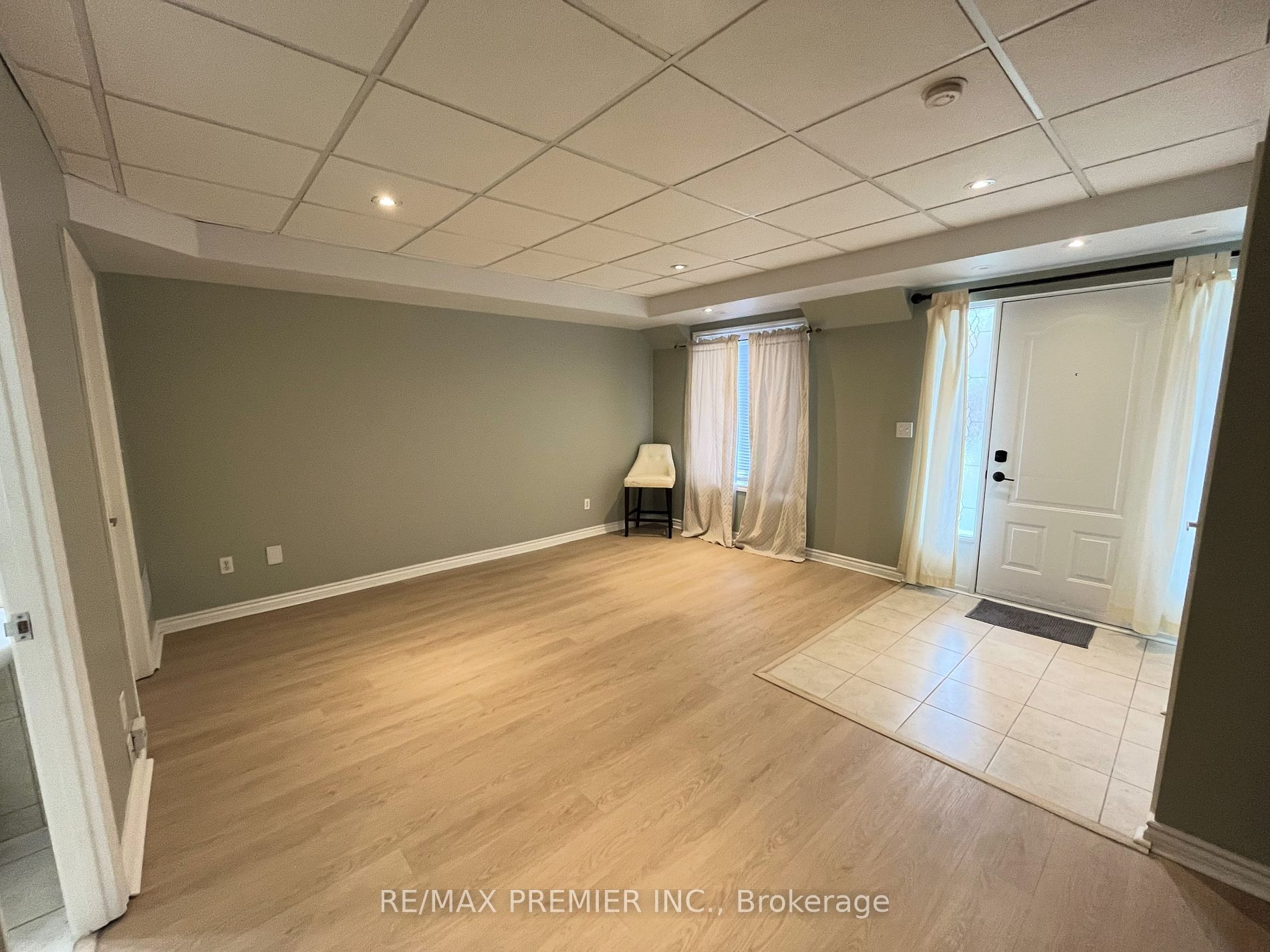 3055 Finch Ave W Property Photo 2