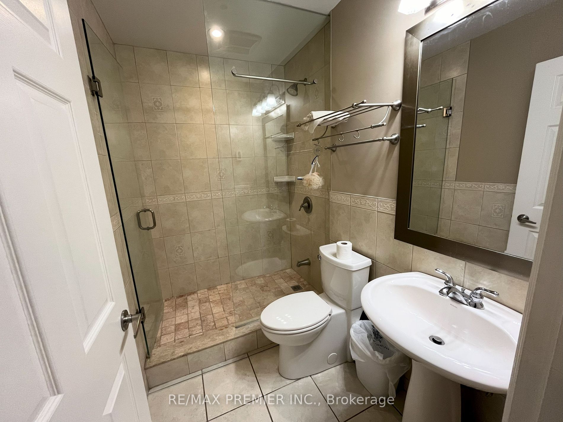 3055 Finch Ave W Property Photo 6