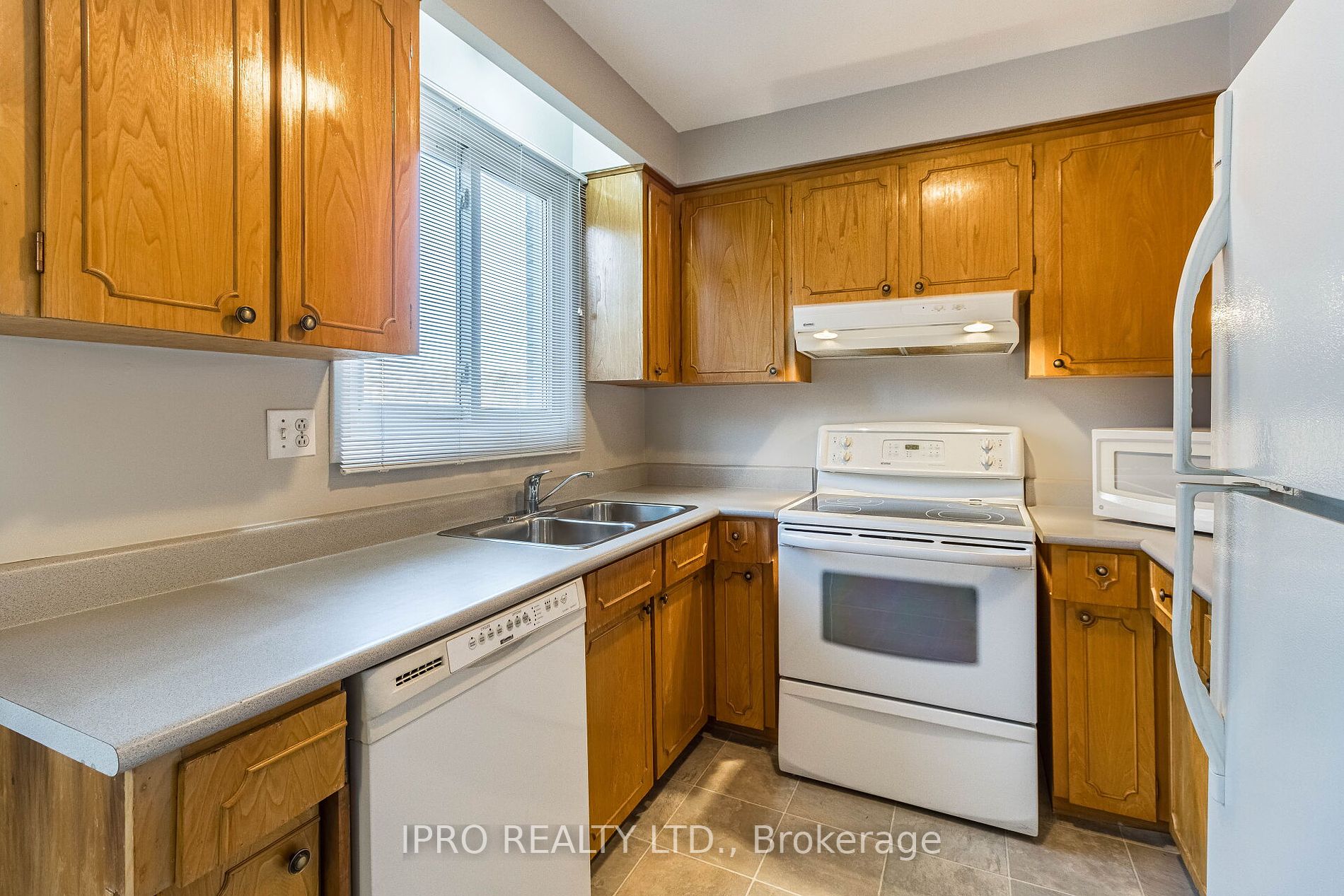 2340 Blase Crt Property Photo 14