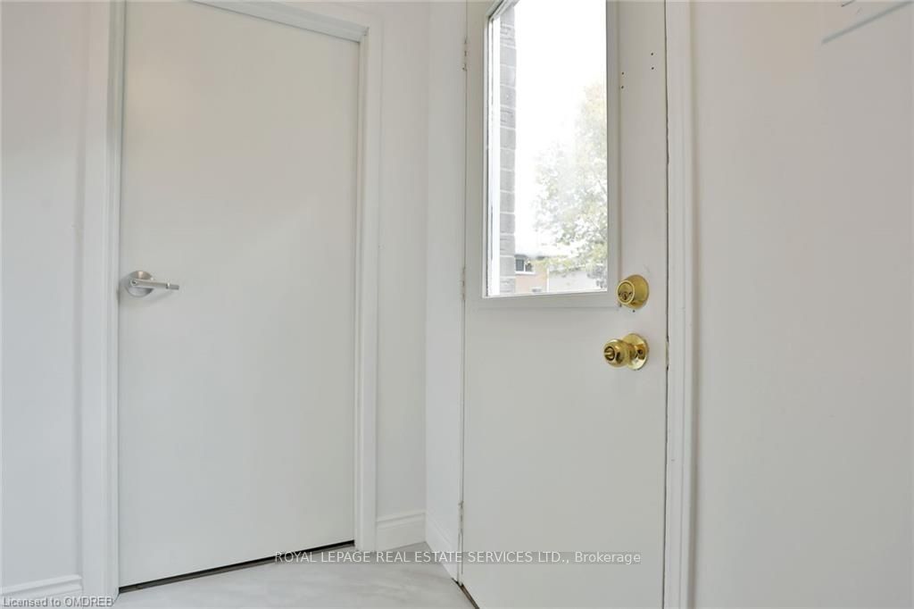 277 Mississaga St Property Photo 2