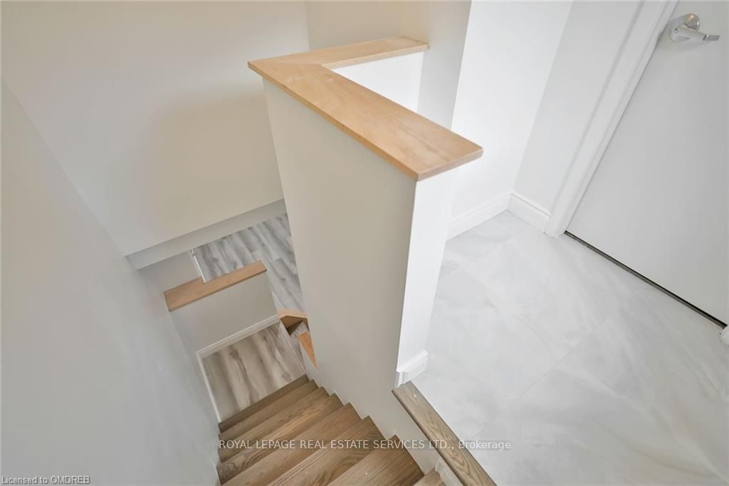 277 Mississaga St Property Photo 3