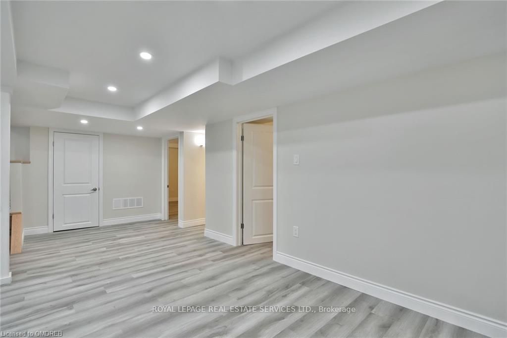 277 Mississaga St Property Photo 6