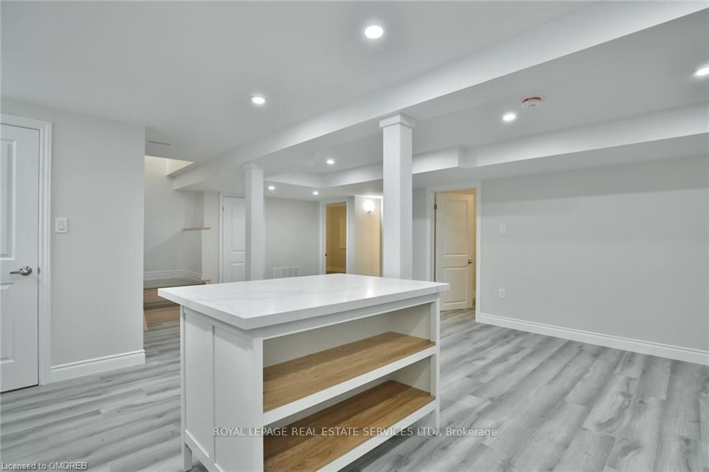 277 Mississaga St Property Photo 12