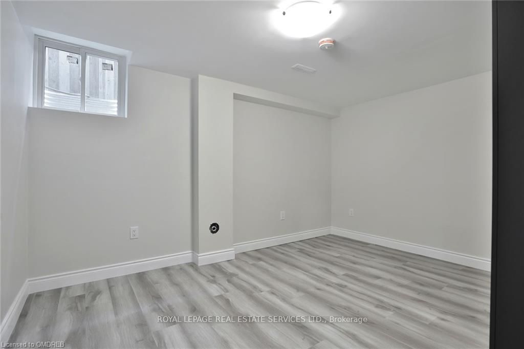 277 Mississaga St Property Photo 14