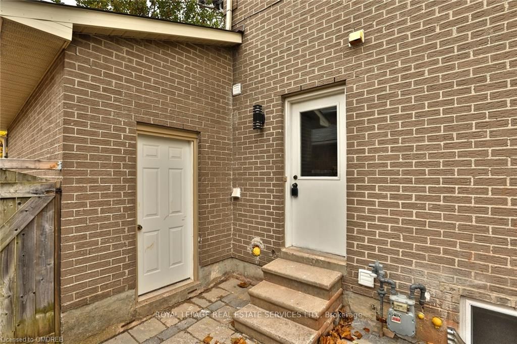 277 Mississaga St Property Photo 19