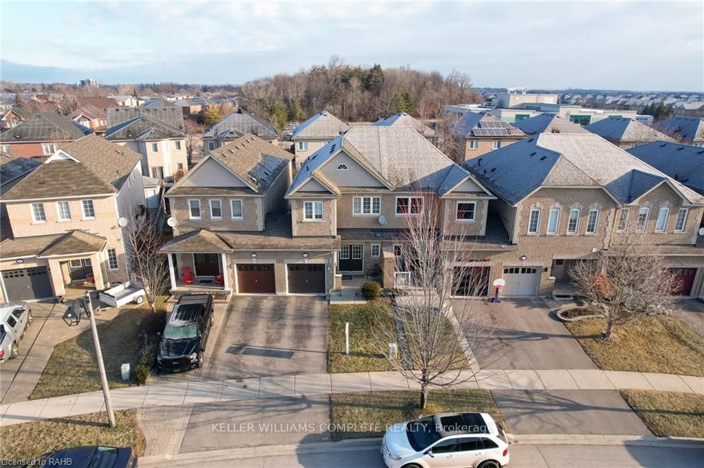 84 Niagara Tr Property Photo 3