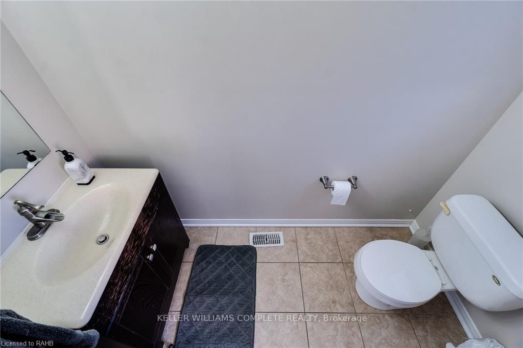 84 Niagara Tr Property Photo 6