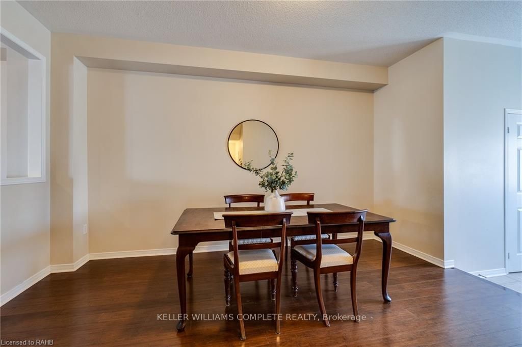 84 Niagara Tr Property Photo 8