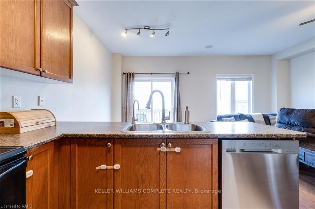 84 Niagara Tr Property Photo 16