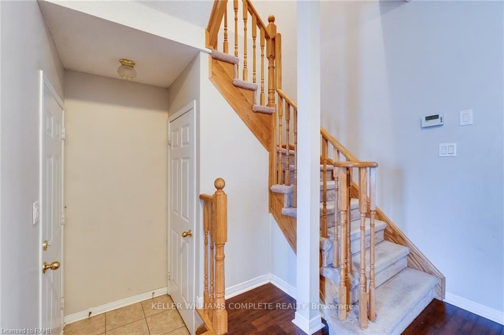 84 Niagara Tr Property Photo 18