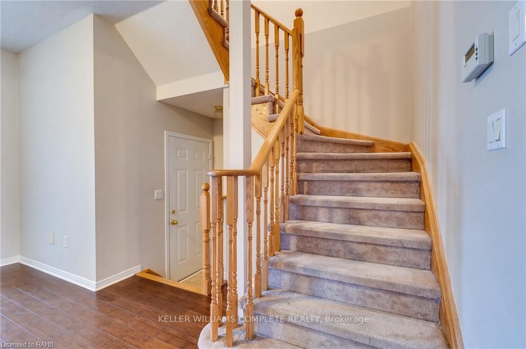 84 Niagara Tr Property Photo 19