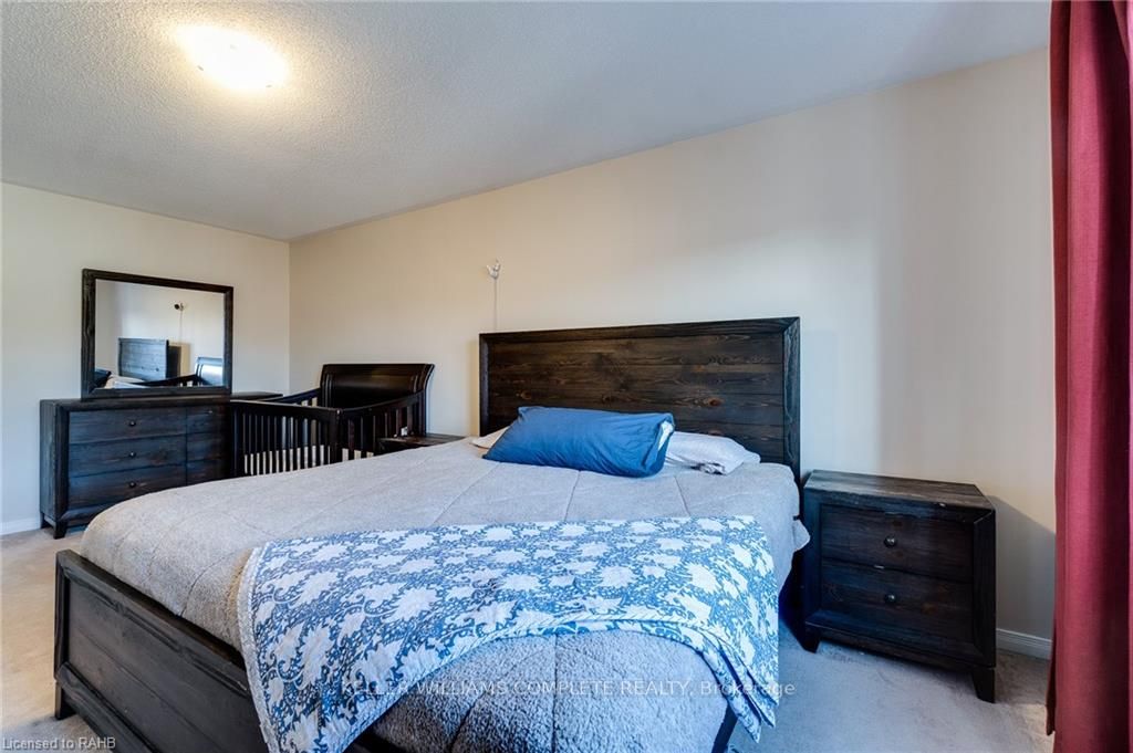 84 Niagara Tr Property Photo 23