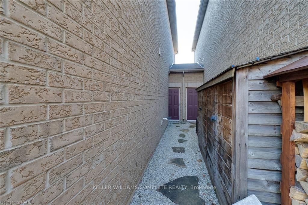 84 Niagara Tr Property Photo 34
