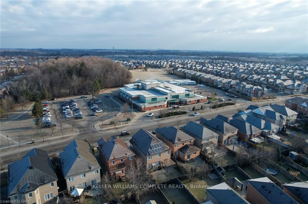 84 Niagara Tr Property Photo 35