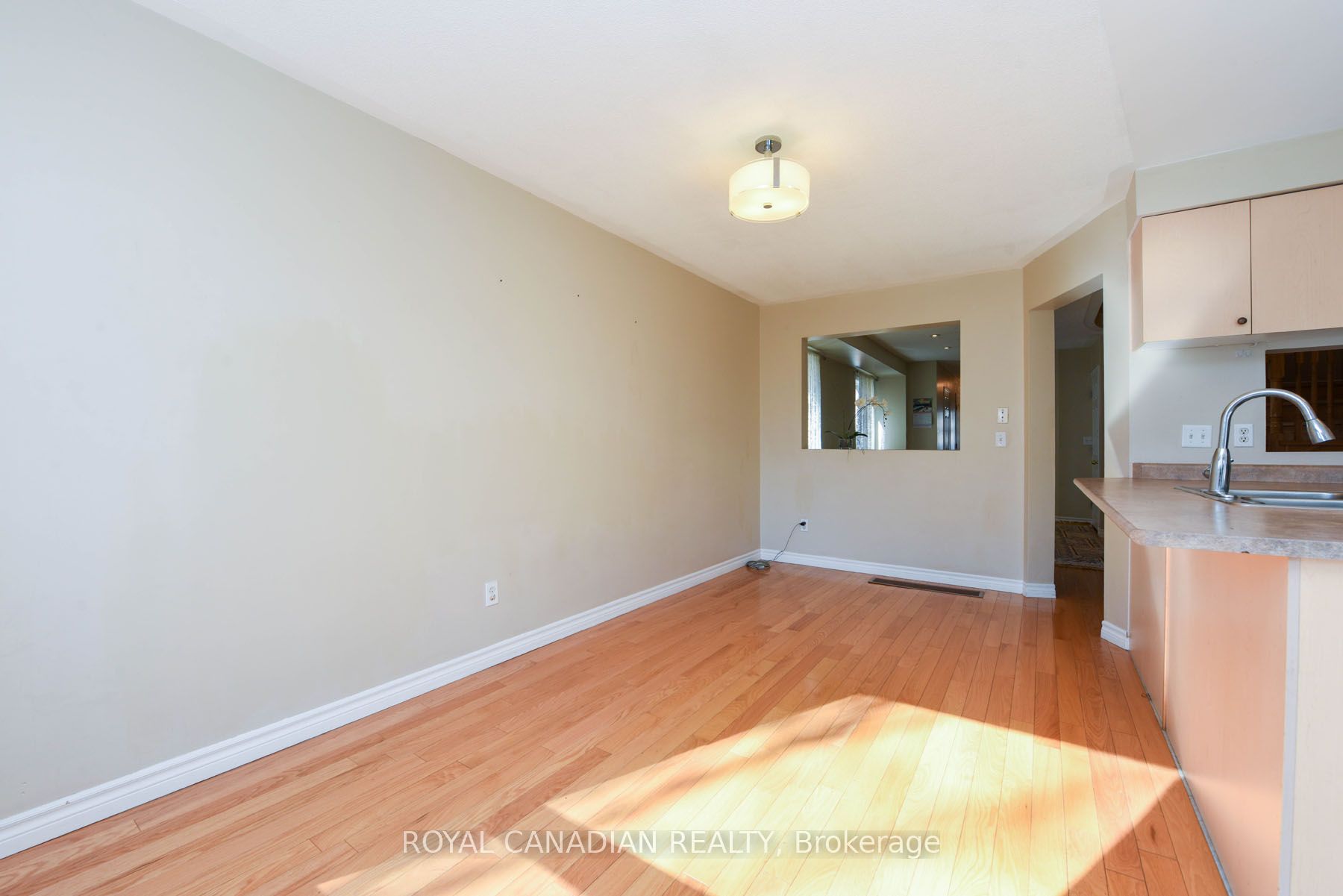 1230 Prestonwood Cres Property Photo 8