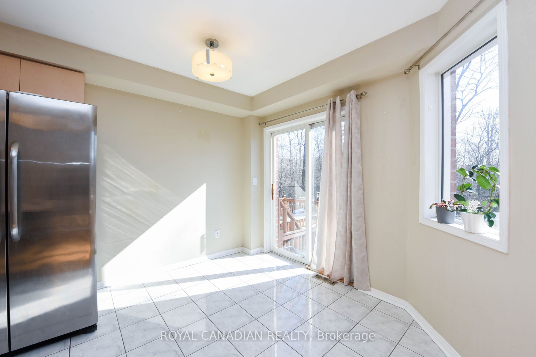 1230 Prestonwood Cres Property Photo 11