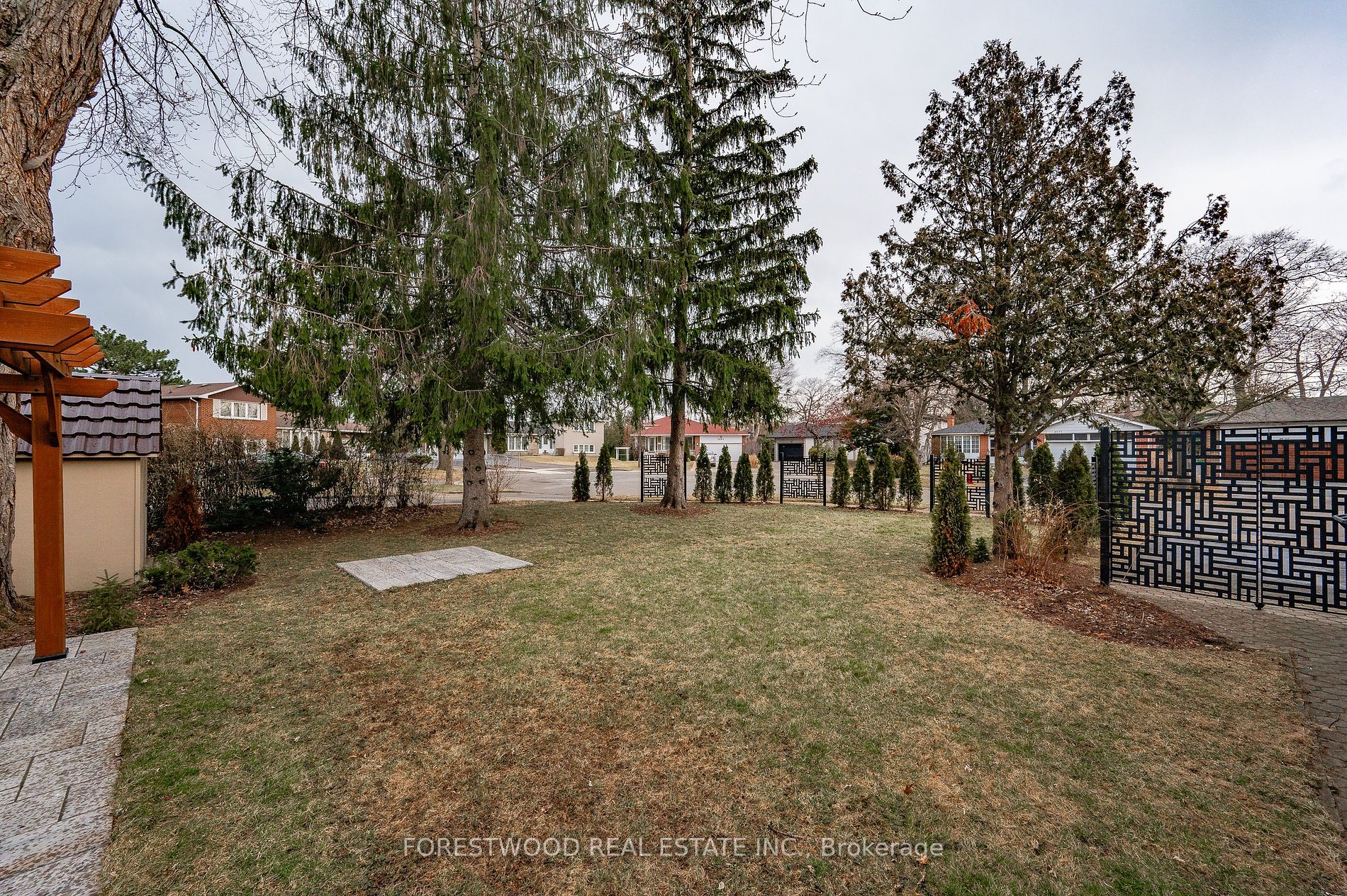 2072 Family Cres Property Photo 31