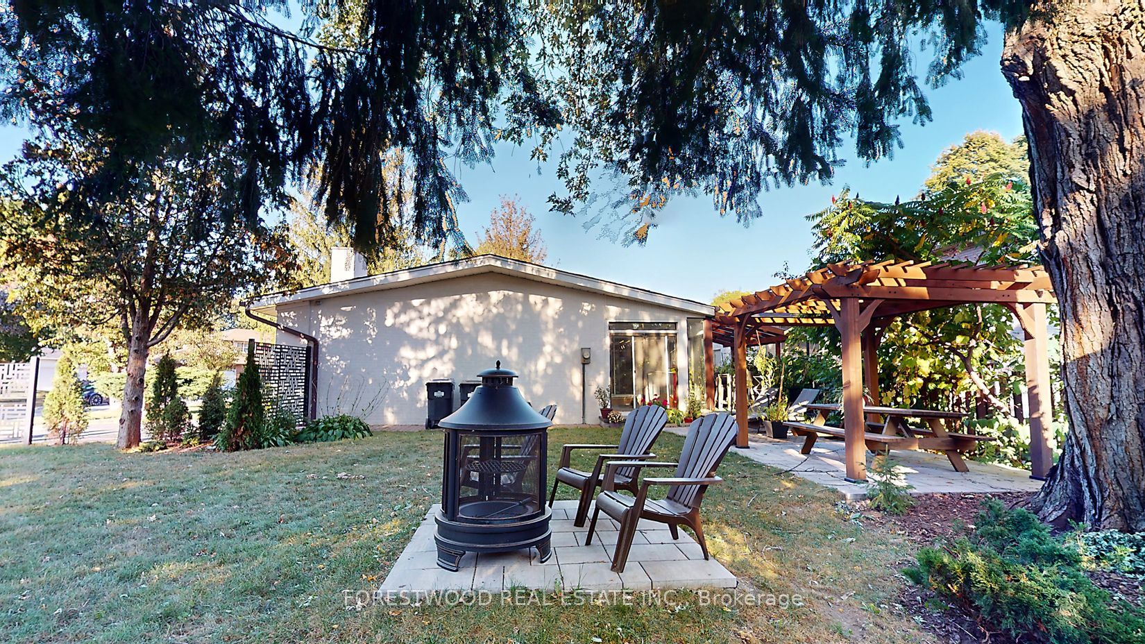 2072 Family Cres Property Photo 35