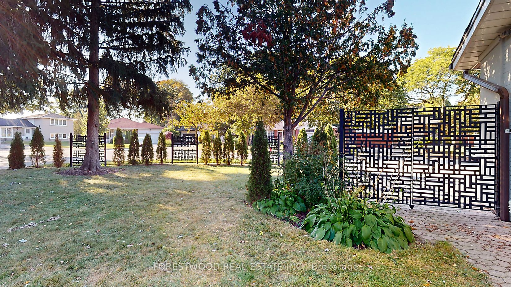 2072 Family Cres Property Photo 37