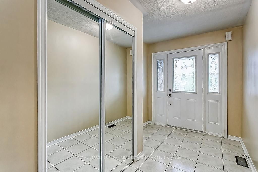 5104 Falconcrest Dr Property Photo 2