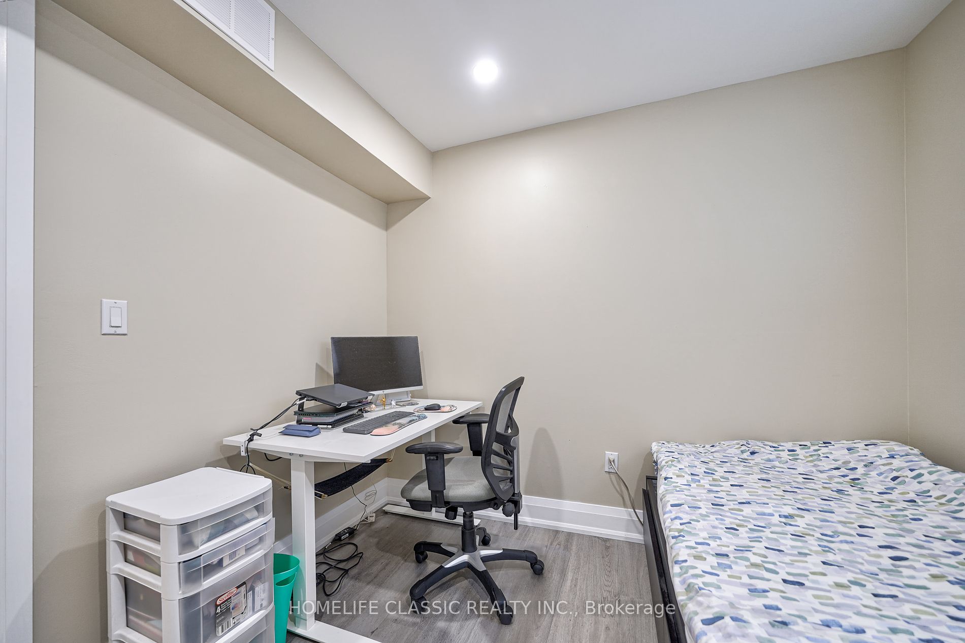 14 Stephen Dr Property Photo 15