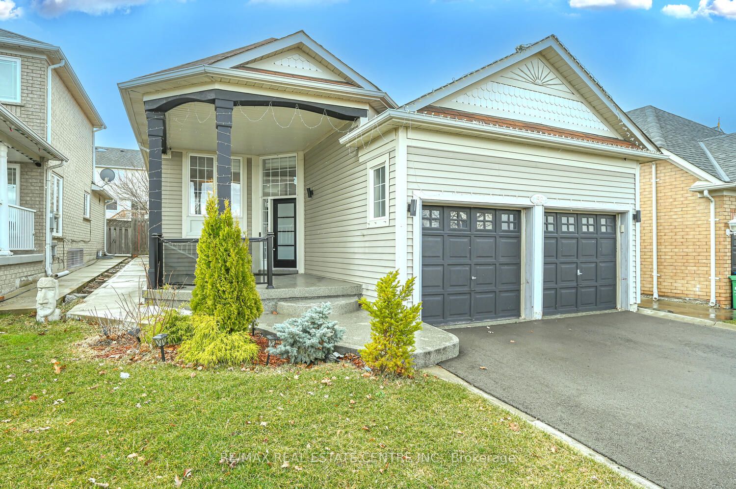 52 Fletchers Creek Blvd Property Photo 2