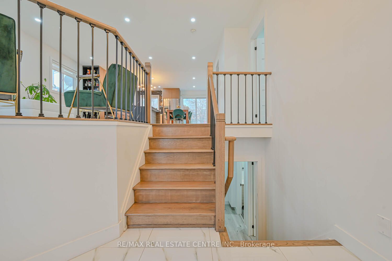 52 Fletchers Creek Blvd Property Photo 5