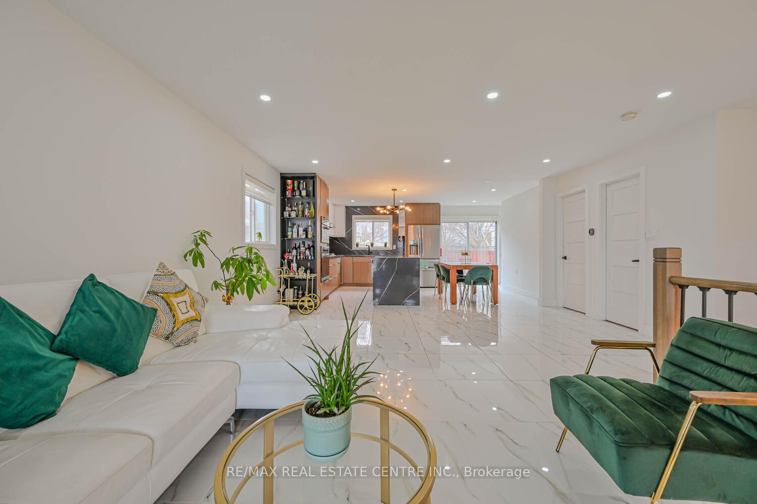 52 Fletchers Creek Blvd Property Photo 7