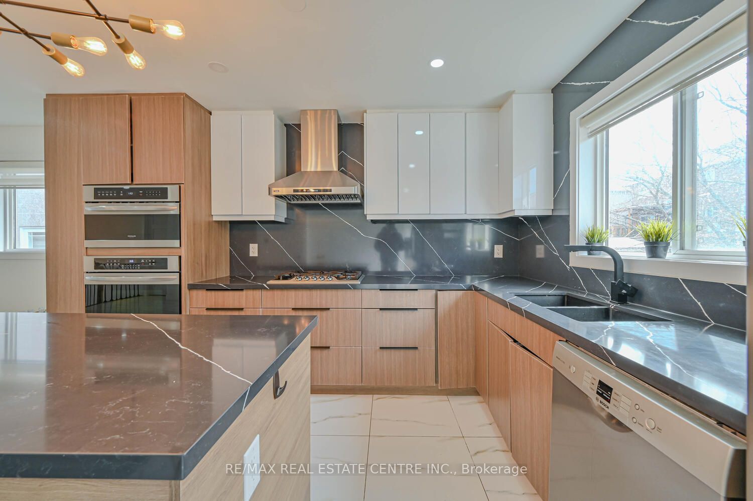52 Fletchers Creek Blvd Property Photo 13