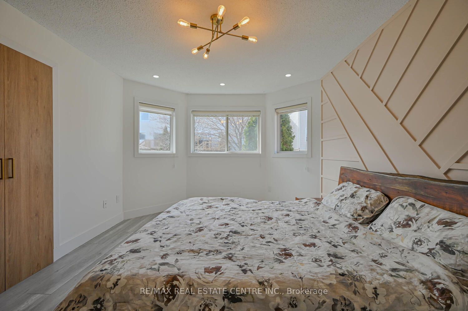 52 Fletchers Creek Blvd Property Photo 16