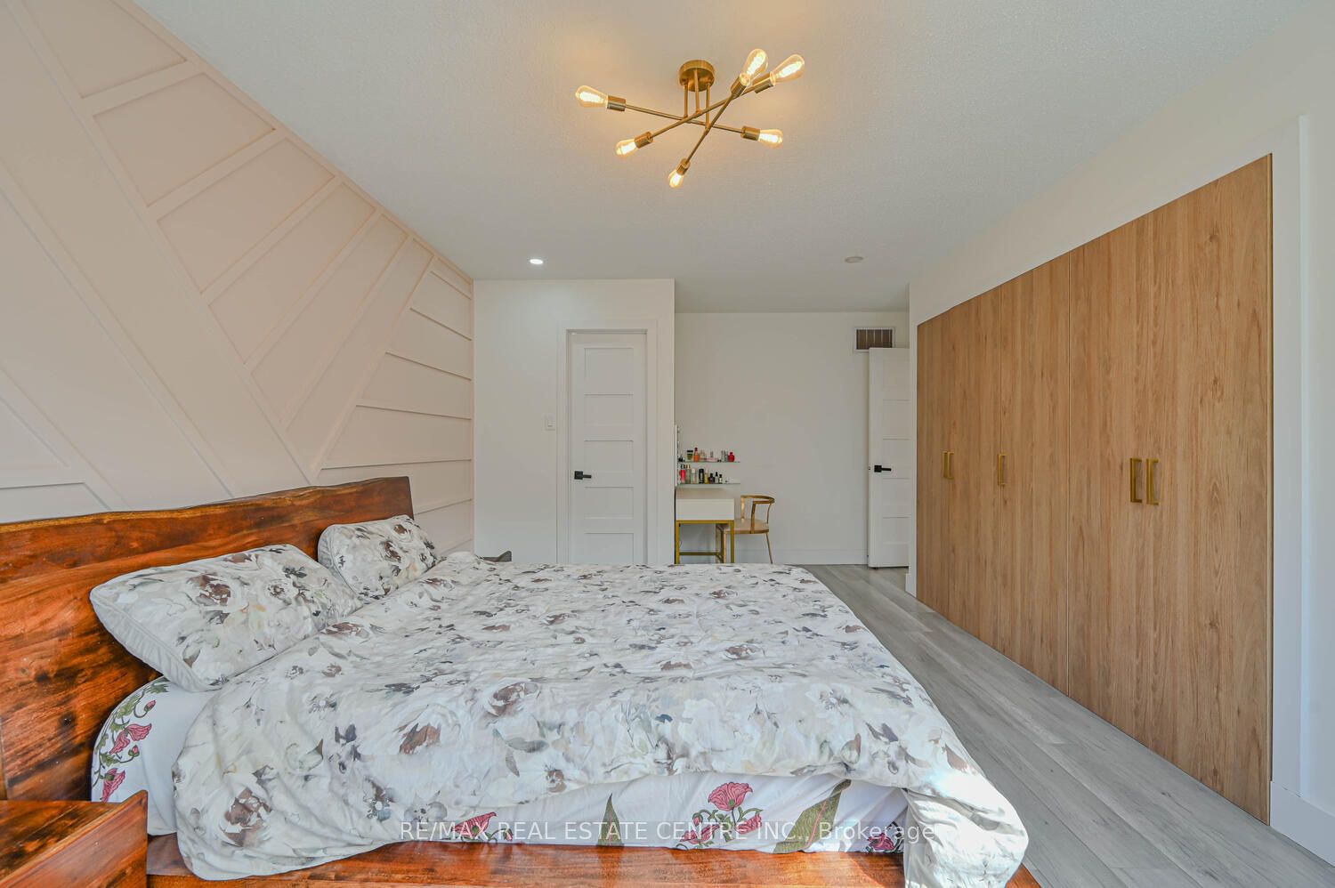 52 Fletchers Creek Blvd Property Photo 17