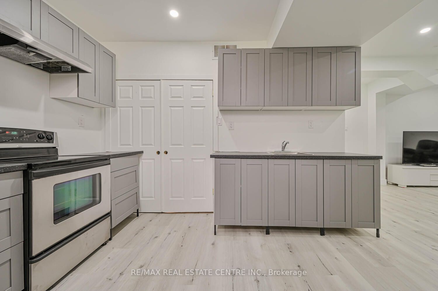 52 Fletchers Creek Blvd Property Photo 29