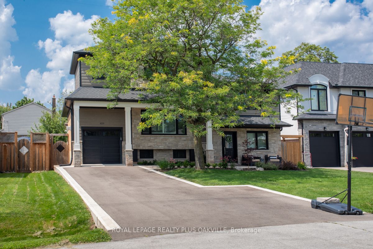 659 Trafford Cres Property Photo 2