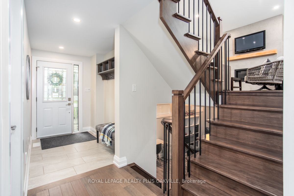 659 Trafford Cres Property Photo 4