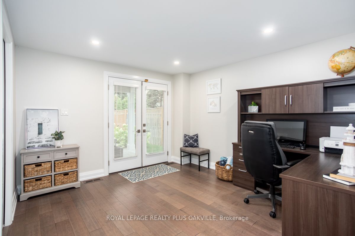 659 Trafford Cres Property Photo 5