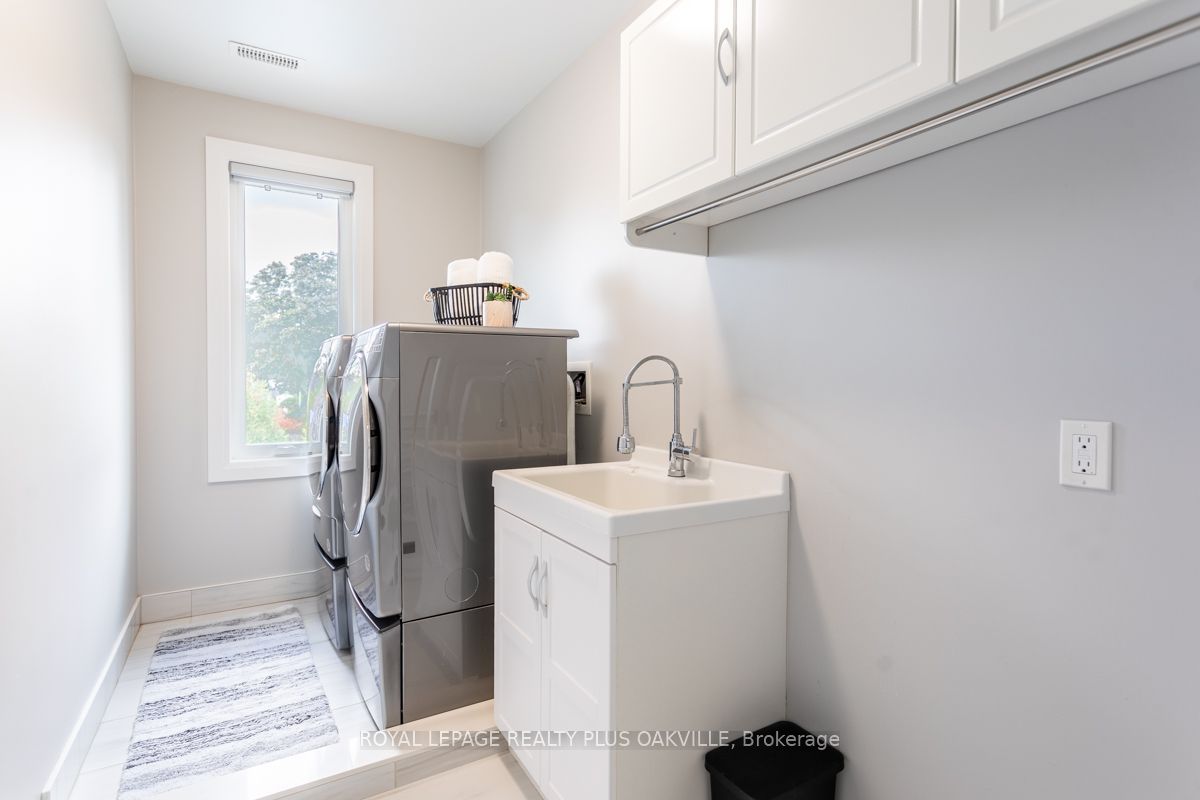 659 Trafford Cres Property Photo 26