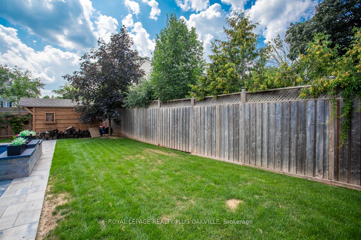 659 Trafford Cres Property Photo 39