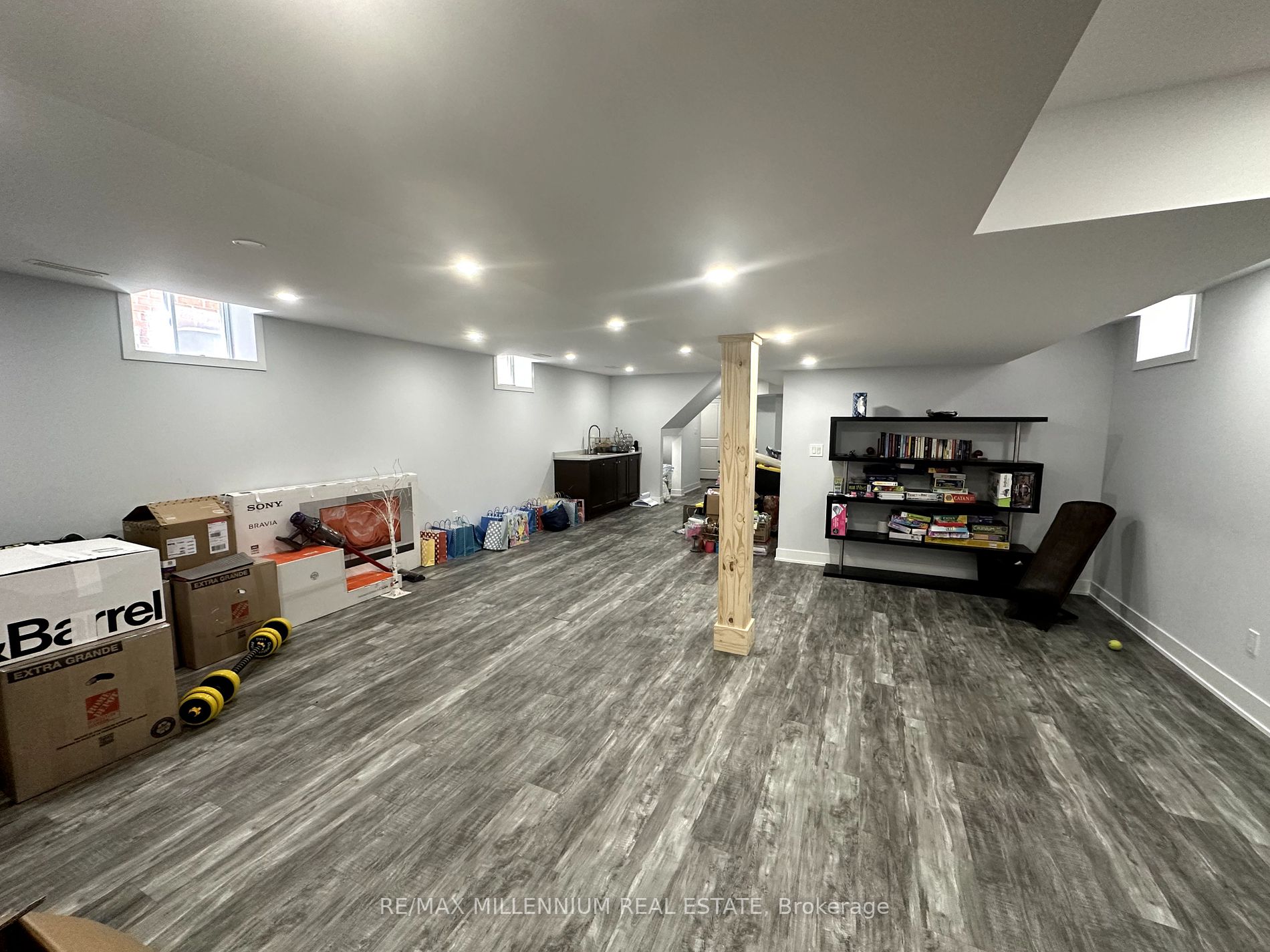 2098 Tovell Dr Property Photo 22