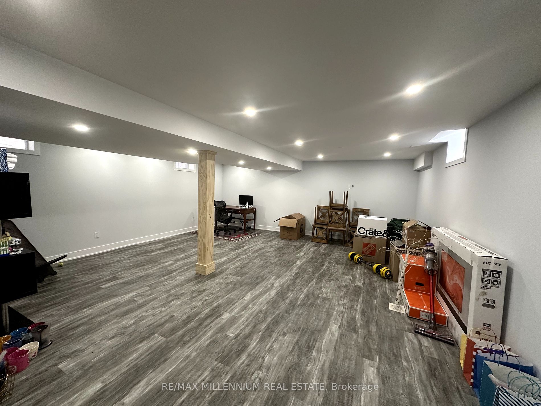 2098 Tovell Dr Property Photo 23