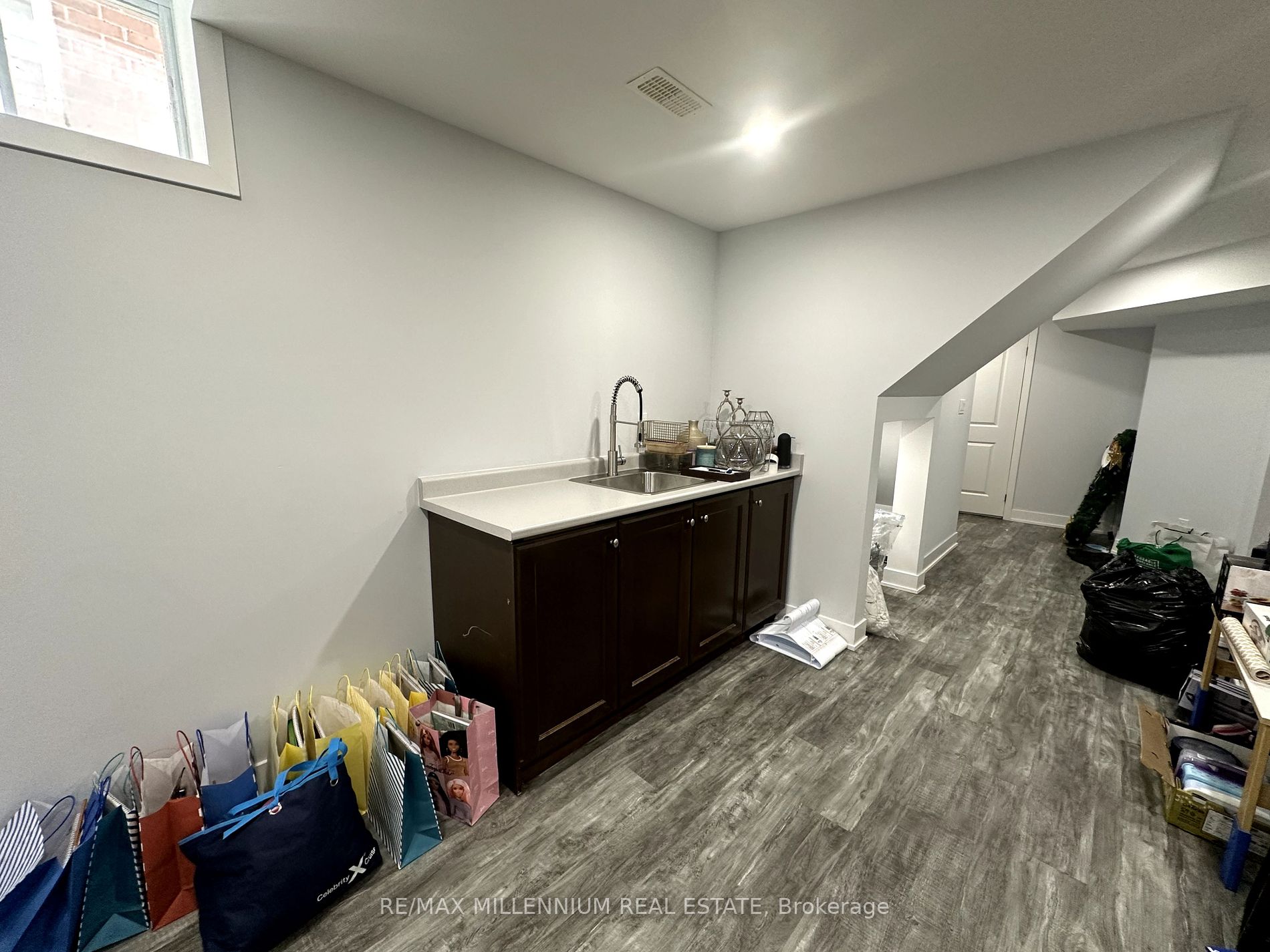 2098 Tovell Dr Property Photo 24