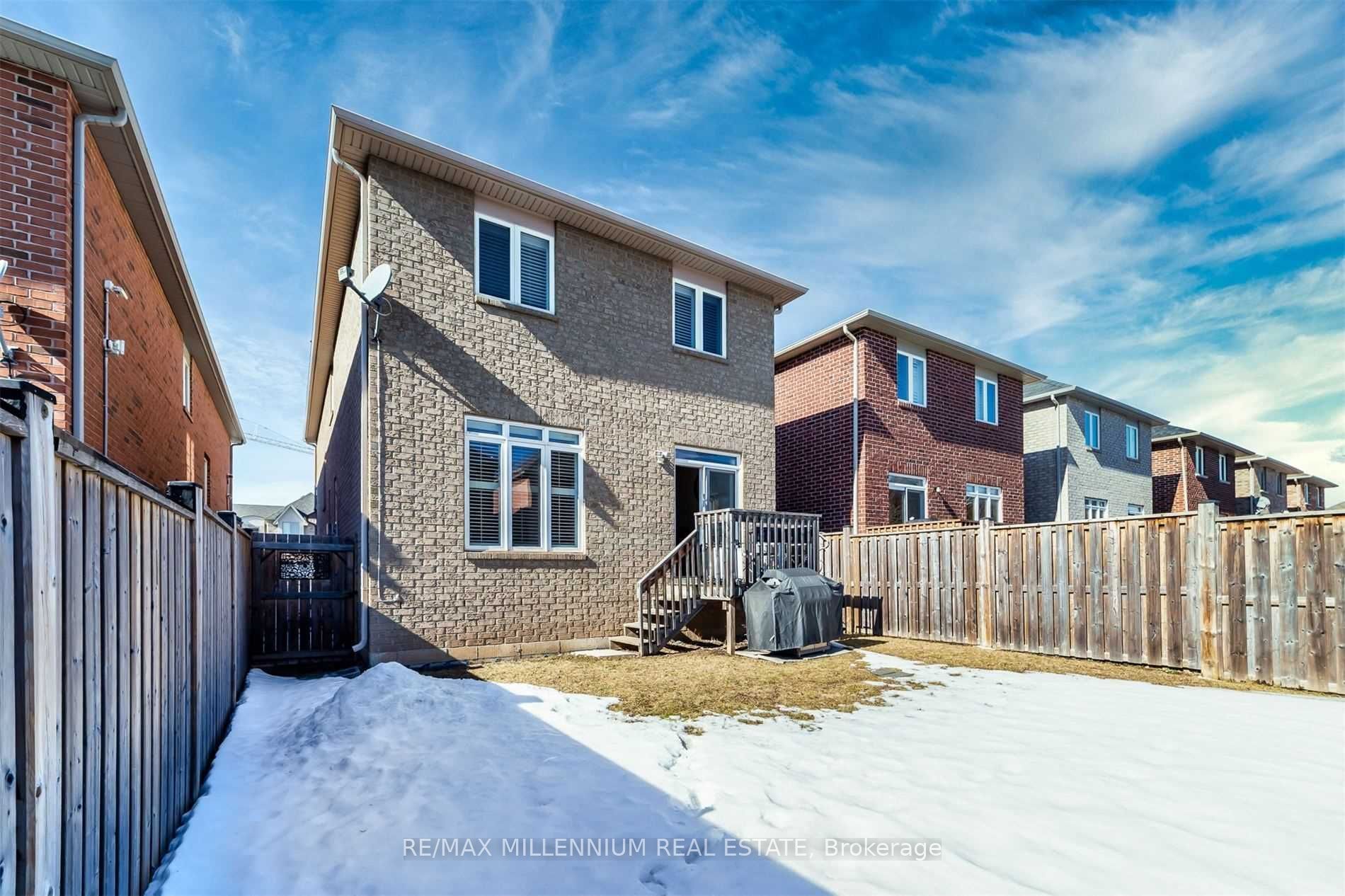 2098 Tovell Dr Property Photo 27