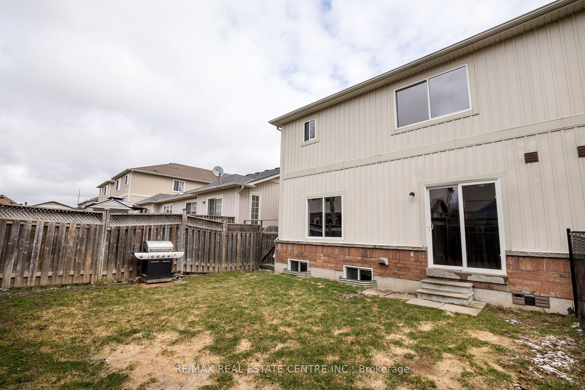 6 James Arnott Cres Property Photo 36