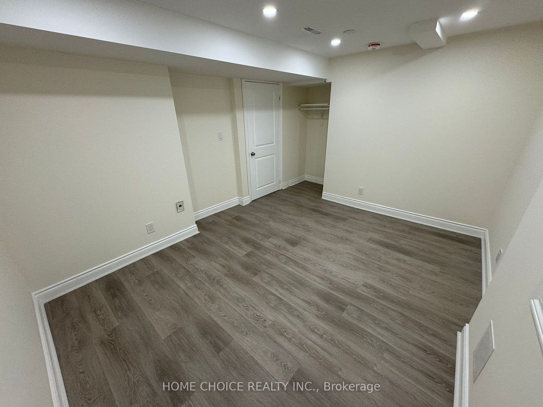 3409 Colonial Dr Property Photo 13