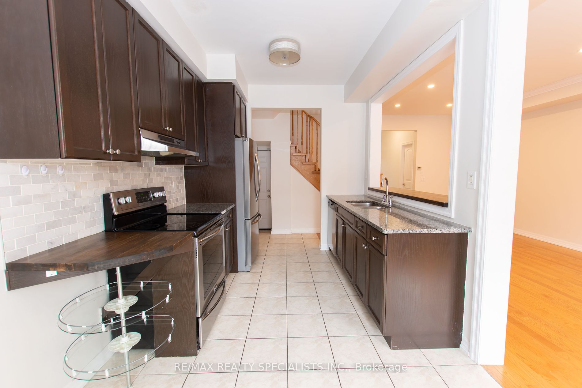 46 Whitmer St Property Photo 9