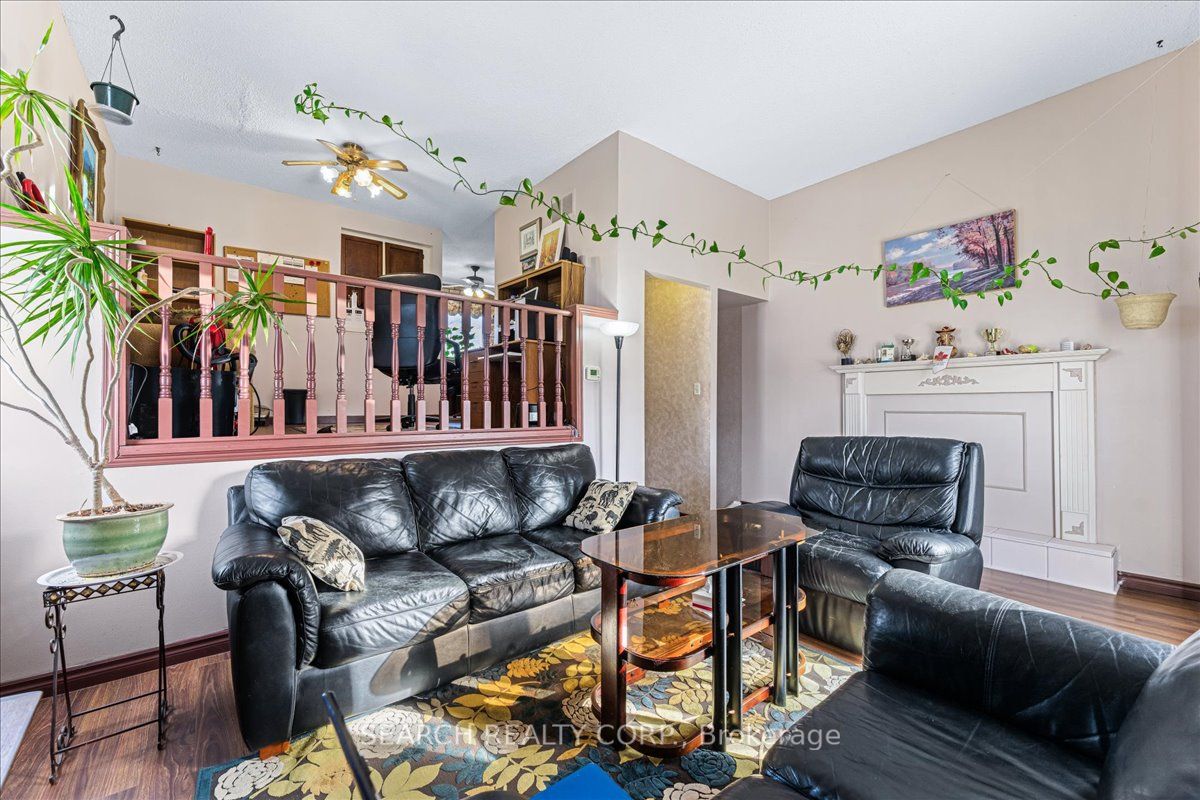 6204 Townwood Crt Property Photo 5