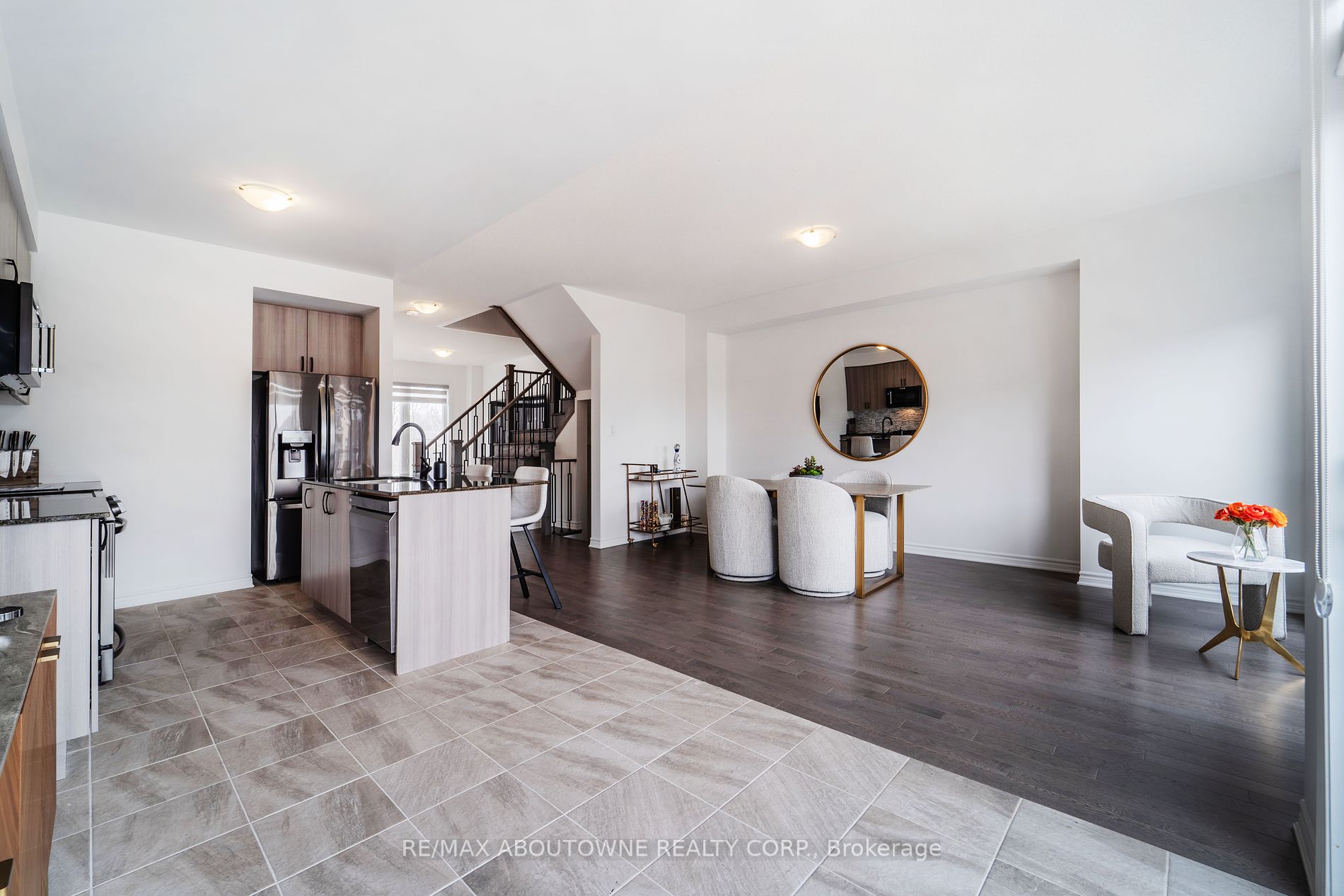 2519 Littlefield Cres Property Photo 16