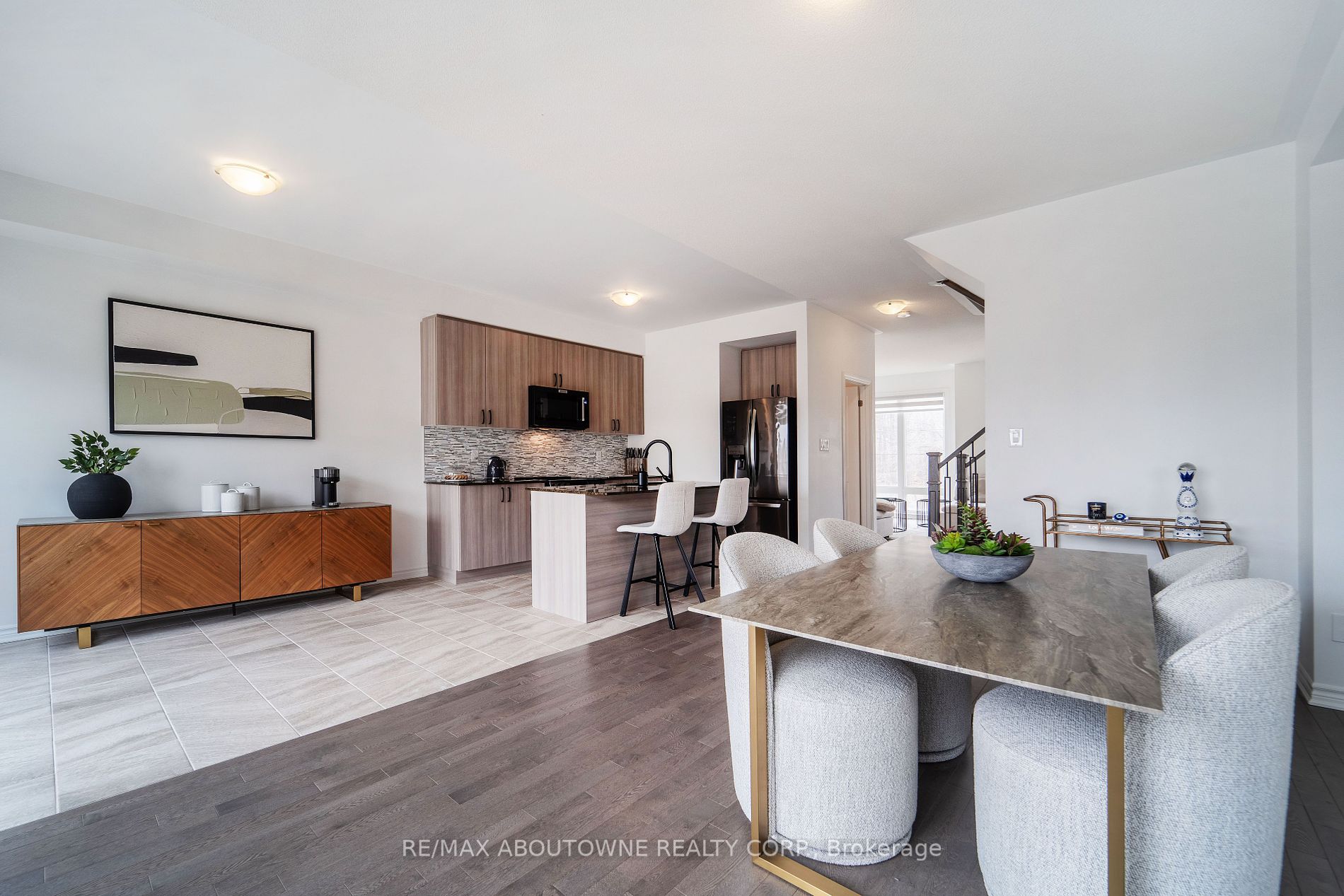 2519 Littlefield Cres Property Photo 17