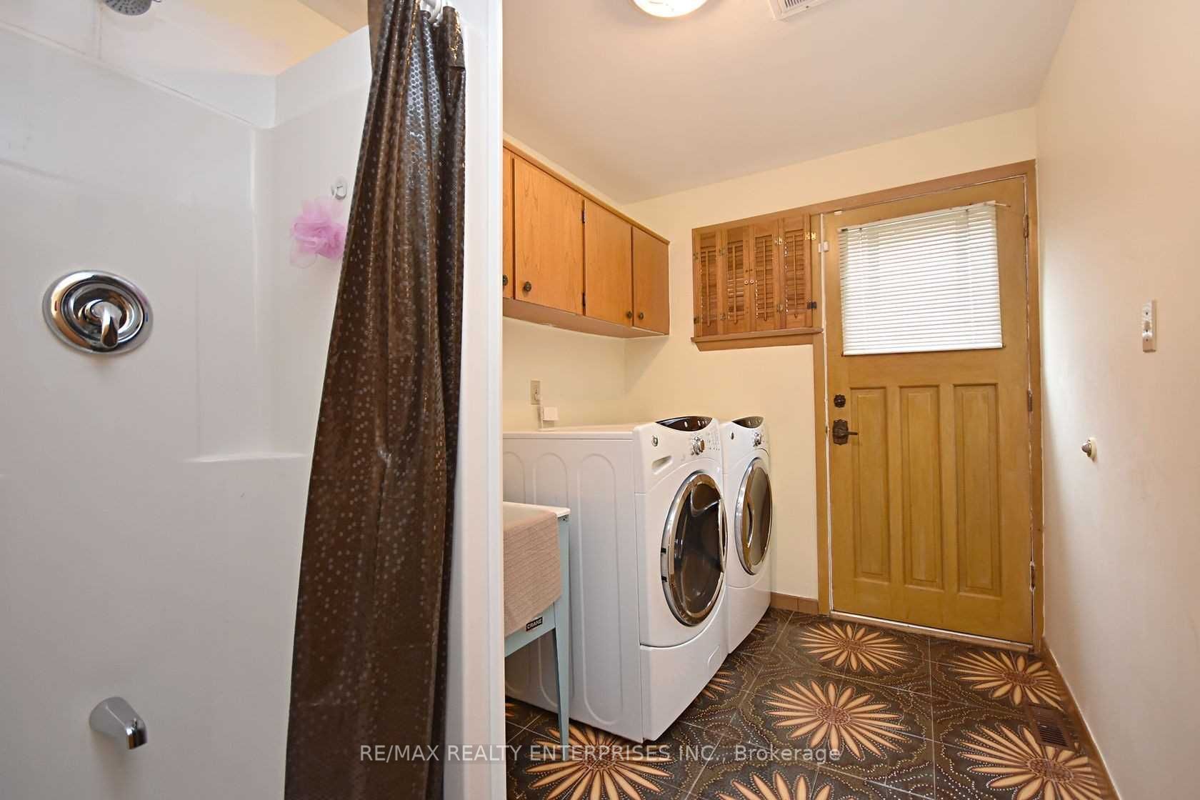 857 Hollowtree Cres Property Photo 13