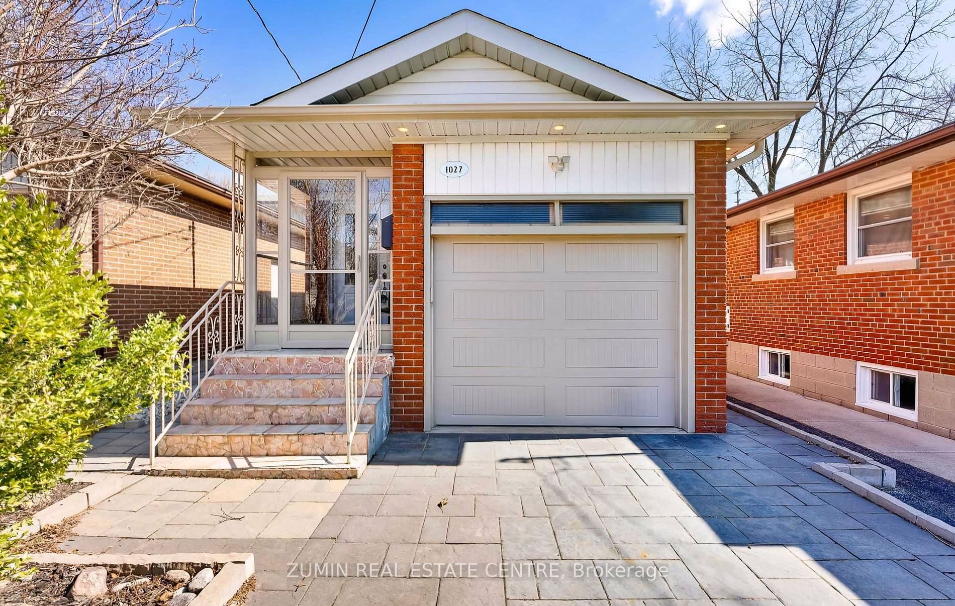 1027 Caven St Property Photo 2